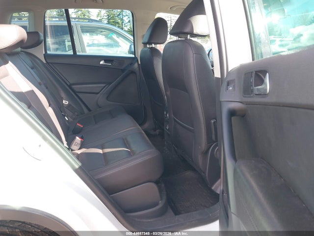 WVGBV7AX1FW583484 Volkswagen TIGUAN SE