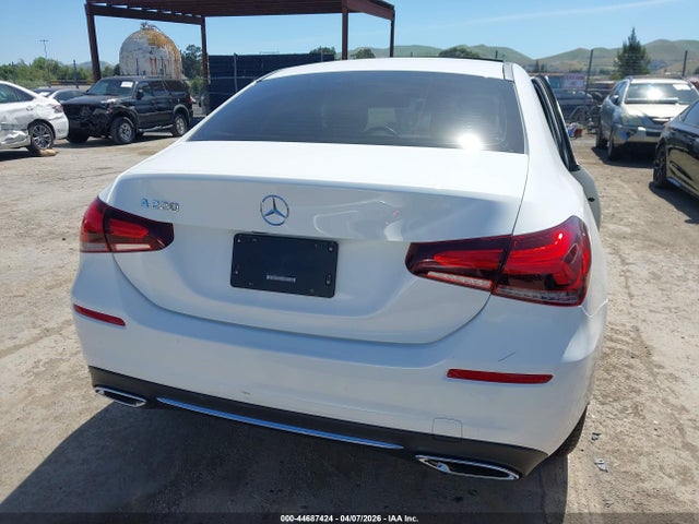 44687424 :رقم المزاد ، W1K3G4EB4LJ234401 vin ، 2020 Mercedes-benz A 220 مزاد بيع