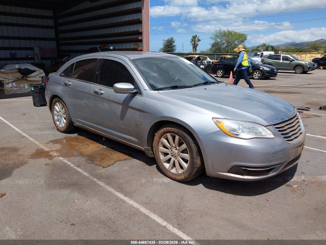 44687435 :رقم المزاد ، 1C3CCBBB4DN632687 vin ، 2013 Chrysler 200 Touring مزاد بيع