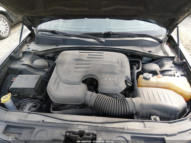2015 Chrysler 300 300s მანქანა იყიდება აუქციონზე, vin: 2C3CCABGXFH882274, აუქციონის ნომერი: 44687658
