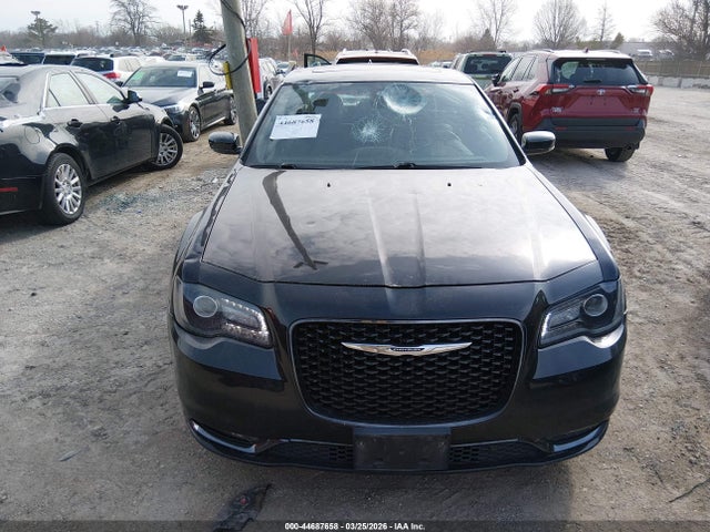 2015 Chrysler 300 300s მანქანა იყიდება აუქციონზე, vin: 2C3CCABGXFH882274, აუქციონის ნომერი: 44687658