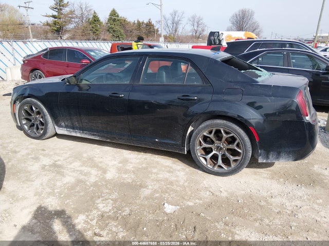 2015 Chrysler 300 300s მანქანა იყიდება აუქციონზე, vin: 2C3CCABGXFH882274, აუქციონის ნომერი: 44687658