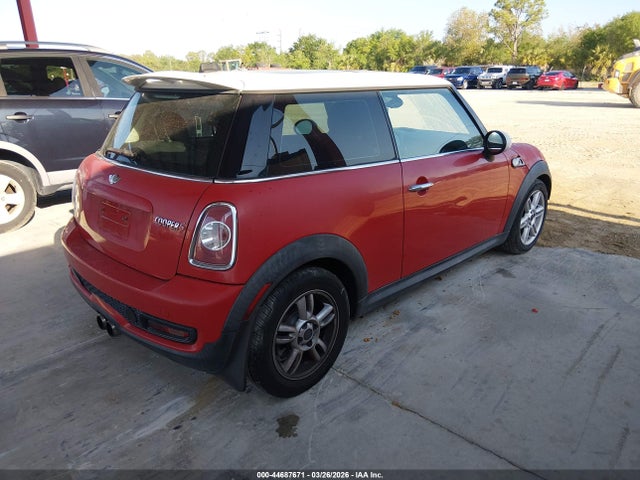 2011 MINI COOPER S WMWSV3C55BTY11844 Photo 3