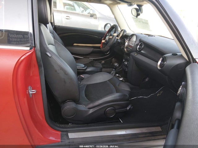 2011 MINI COOPER S WMWSV3C55BTY11844 Photo 4