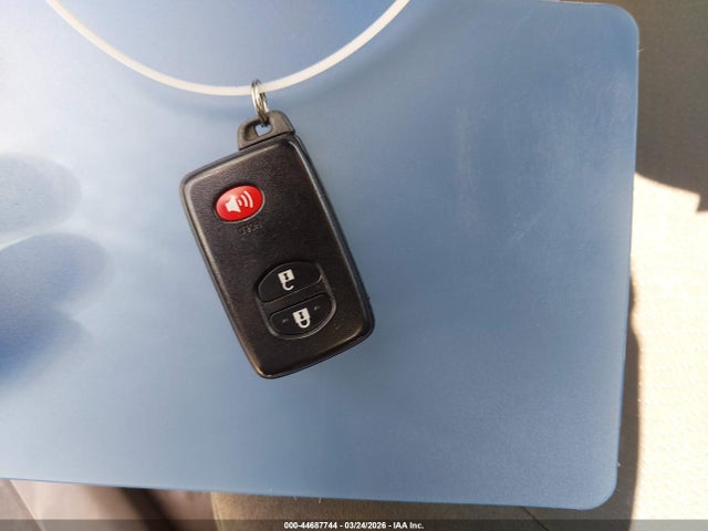 Продажа на аукционе авто 2011 Toyota Prius Three, vin: JTDKN3DU9B1453782, номер лота: 44687744