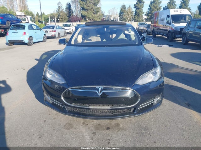 44687797 :رقم المزاد ، 5YJSA1CP9DFP21607 vin ، 2013 Tesla Model S Performance مزاد بيع