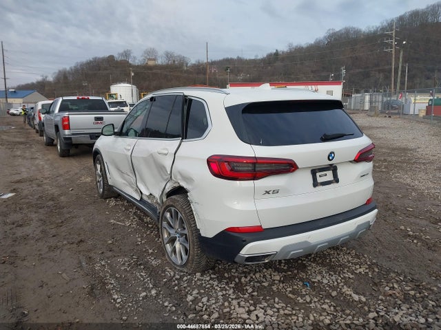2019 BMW X5 5UXCR6C55KLL21254 Photo 2