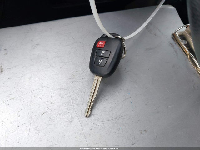 JTMZFREV5HJ709799 Toyota RAV4 LE