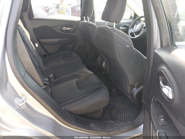 1C4PJLCS0FW643450 Jeep Cherokee Latitude