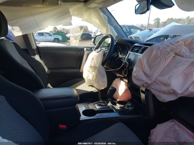 2020 Toyota 4runner Sr5 მანქანა იყიდება აუქციონზე, vin: JTEBU5JR7L5774174, აუქციონის ნომერი: 44687917