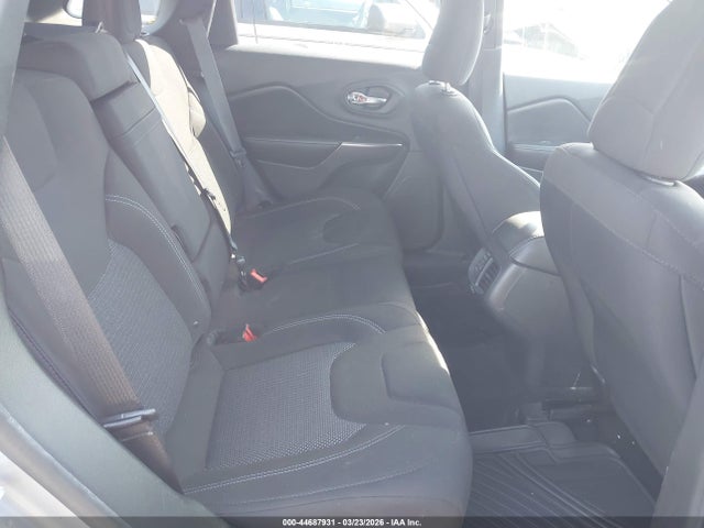 1C4PJLCBXKD340584 Jeep Cherokee Latitude Fwd