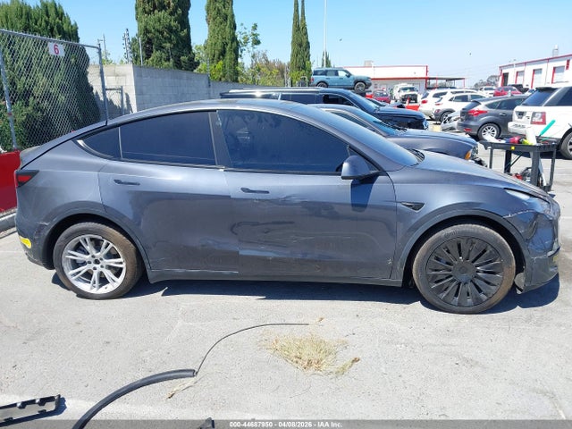 Продажа на аукционе авто 2021 Tesla Model Y Long Range Dual Motor All-wheel Drive, vin: 5YJYGDEE2MF282109, номер лота: 44687950