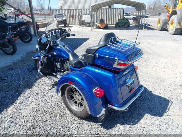 1HD1MAD13HB851581 Harley-Davidson Flhtcutg Tri Glide Ultra