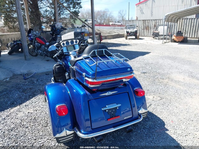 1HD1MAD13HB851581 Harley-Davidson Flhtcutg Tri Glide Ultra