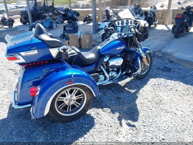 1HD1MAD13HB851581 Harley-Davidson Flhtcutg Tri Glide Ultra