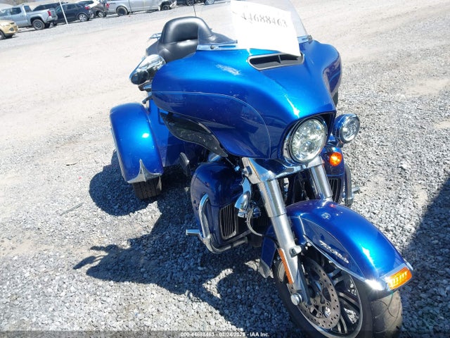 1HD1MAD13HB851581 Harley-Davidson Flhtcutg Tri Glide Ultra
