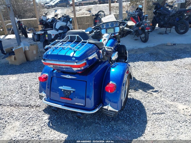 1HD1MAD13HB851581 Harley-Davidson Flhtcutg Tri Glide Ultra