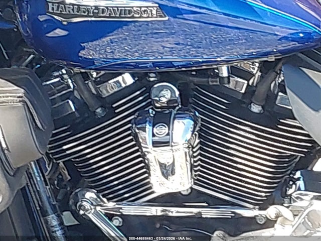 1HD1MAD13HB851581 Harley-Davidson Flhtcutg Tri Glide Ultra
