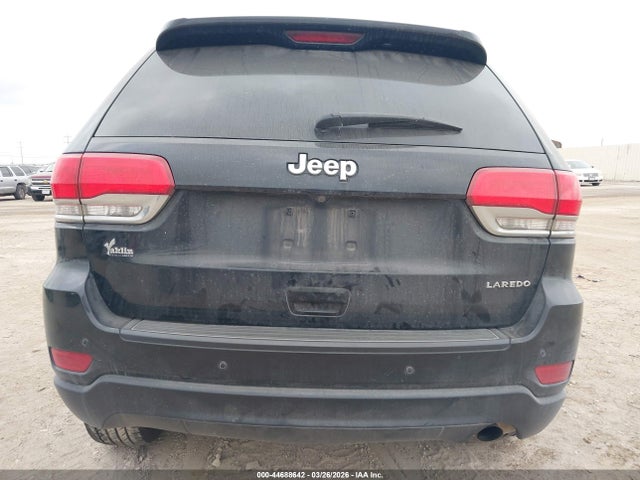 1C4RJEAG7JC361898 Jeep Grand Cherokee Laredo E 4x2