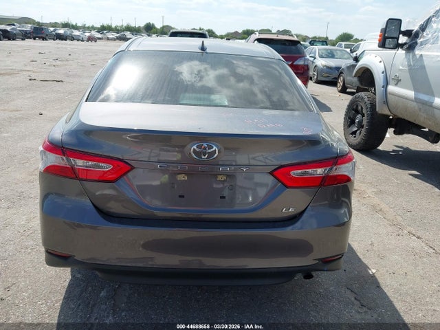 44688658 :رقم المزاد ، 4T1C11AKXLU996657 vin ، 2020 Toyota Camry Le مزاد بيع
