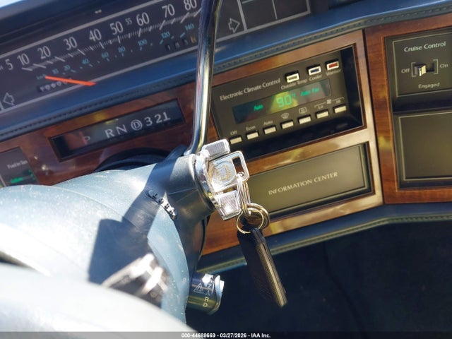 44688669 :رقم المزاد ، 1G6CD515XK4217403 vin ، 1989 Cadillac Deville مزاد بيع