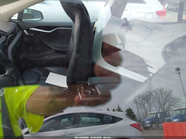 Продаж на аукціоні авто 2015 Tesla Model S, vin: 5YJSA1H19FFP69065, номер лоту: 44688696