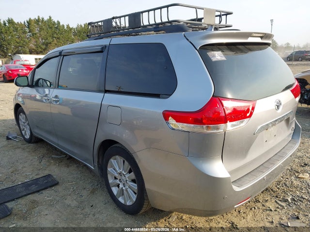 2011 TOYOTA SIENNA 5TDDK3DC1BS002566 Photo 2