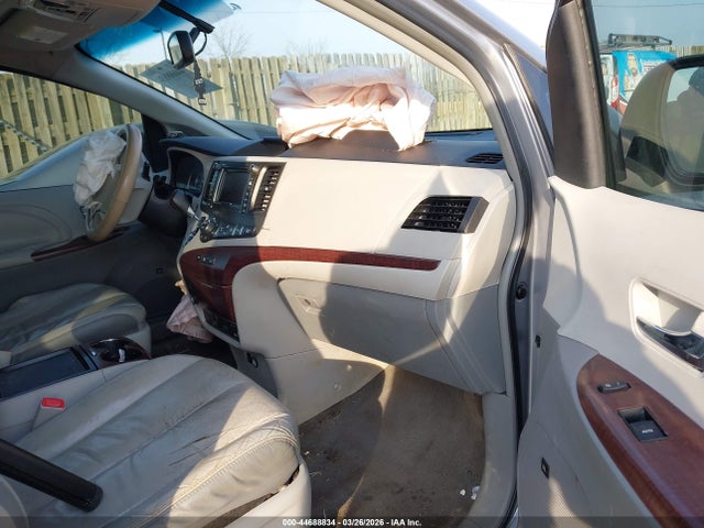 2011 TOYOTA SIENNA 5TDDK3DC1BS002566 Photo 4