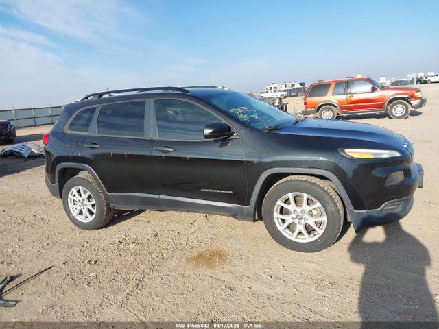 1C4PJMAB1GW245884 Jeep Cherokee Sport