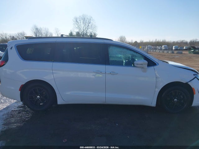 Продаж на аукціоні авто 2022 Chrysler Pacifica Touring L, vin: 2C4RC1BG5NR170690, номер лоту: 44688933