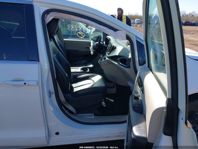 Продаж на аукціоні авто 2022 Chrysler Pacifica Touring L, vin: 2C4RC1BG5NR170690, номер лоту: 44688933