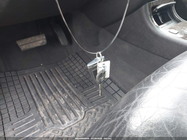 2011 CADILLAC DTS 1G6KD5E61BU143268 Photo 10