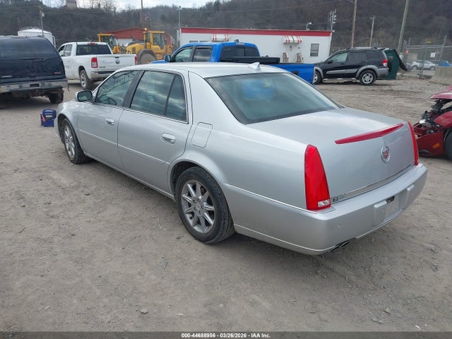 2011 CADILLAC DTS 1G6KD5E61BU143268 Photo 2