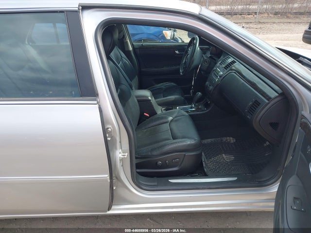 2011 CADILLAC DTS 1G6KD5E61BU143268 Photo 4