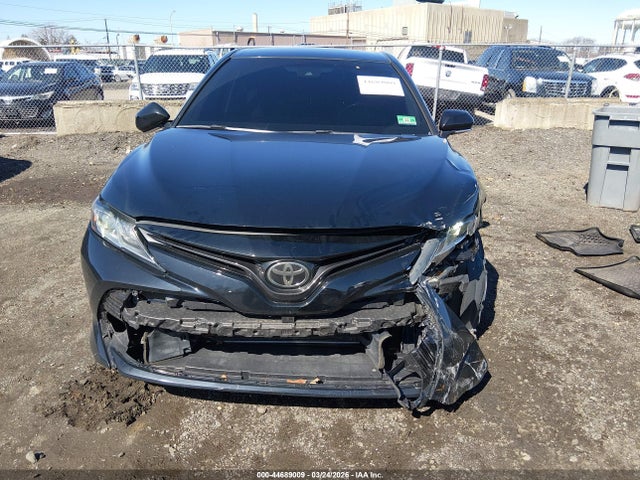 Продаж на аукціоні авто 2018 Toyota Camry Le, vin: 4T1B11HK1JU506427, номер лоту: 44689009