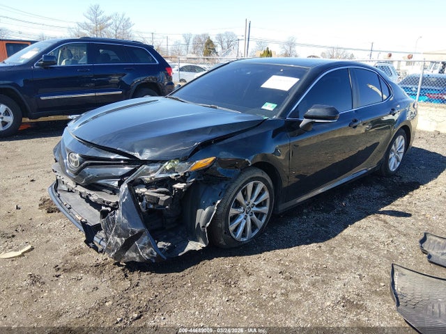 Продаж на аукціоні авто 2018 Toyota Camry Le, vin: 4T1B11HK1JU506427, номер лоту: 44689009