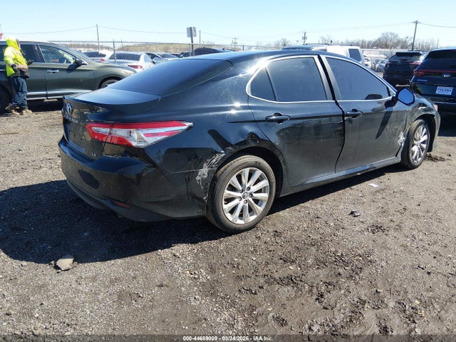 Продаж на аукціоні авто 2018 Toyota Camry Le, vin: 4T1B11HK1JU506427, номер лоту: 44689009