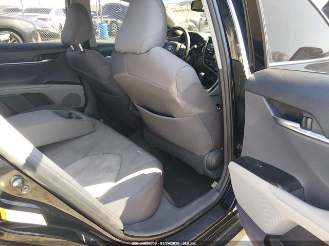 Продаж на аукціоні авто 2018 Toyota Camry Le, vin: 4T1B11HK1JU506427, номер лоту: 44689009