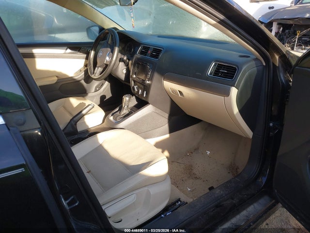 2013 Volkswagen Jetta 2.0l Tdi მანქანა იყიდება აუქციონზე, vin: 3VWLL7AJ9DM205322, აუქციონის ნომერი: 44689011