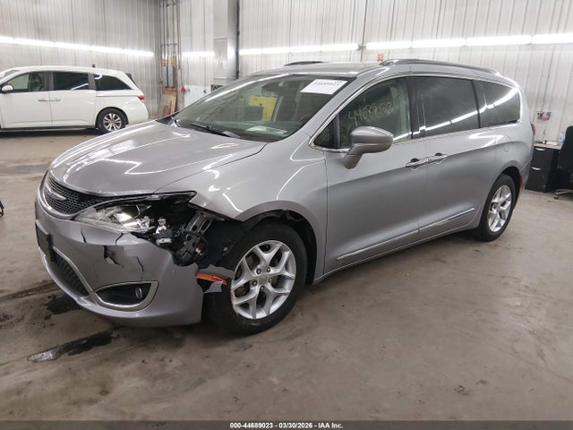 Продаж на аукціоні авто 2018 Chrysler Pacifica Touring L, vin: 2C4RC1BG3JR128173, номер лоту: 44689023