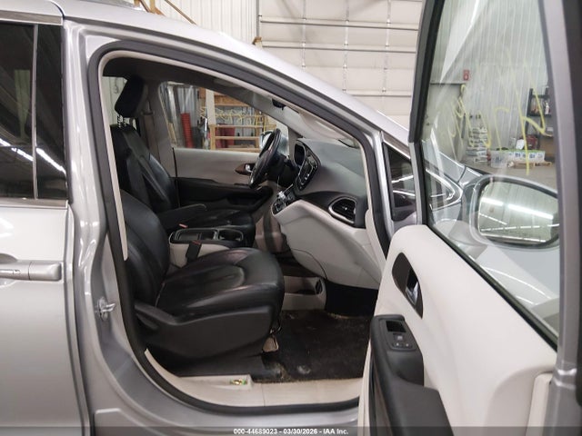 Продаж на аукціоні авто 2018 Chrysler Pacifica Touring L, vin: 2C4RC1BG3JR128173, номер лоту: 44689023