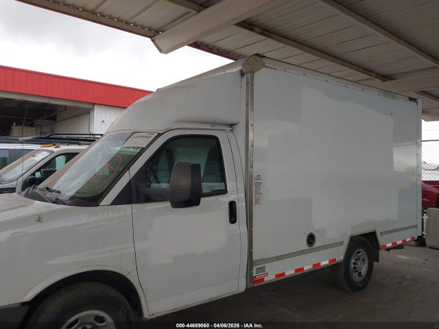 Chevrolet Express Cutaway Work Van 2018 1GB0GRFP2J1333319 Image 14