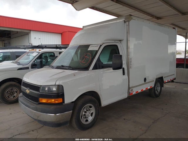 Chevrolet Express Cutaway Work Van 2018 1GB0GRFP2J1333319 Image 2