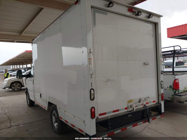 Chevrolet Express Cutaway Work Van 2018 1GB0GRFP2J1333319 Image 3