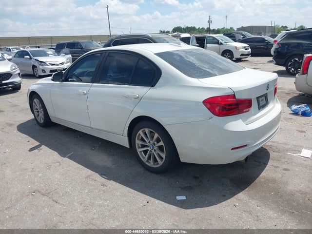 Продаж на аукціоні авто 2016 Bmw 320i, vin: WBA8E1G57GNU12132, номер лоту: 44689092