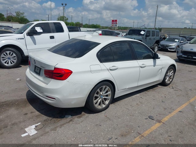 Продаж на аукціоні авто 2016 Bmw 320i, vin: WBA8E1G57GNU12132, номер лоту: 44689092