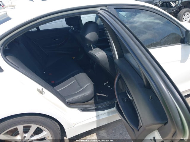 Продаж на аукціоні авто 2016 Bmw 320i, vin: WBA8E1G57GNU12132, номер лоту: 44689092