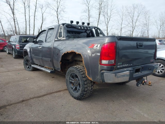 2011 GMC SIERRA 1500 1GTR2VE35BZ226938 Photo 2