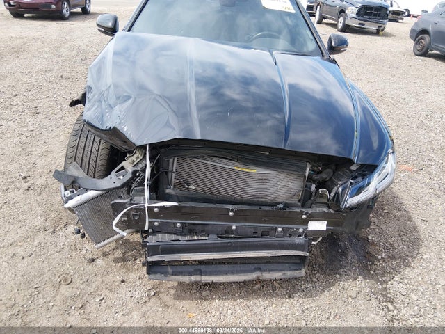 44689138 :رقم المزاد ، SAJBL4GX6NCY91073 vin ، 2022 Jaguar Xf R-dynamic Se P300 Awd Automatic مزاد بيع