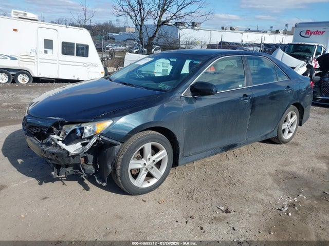 4T1BF1FK1EU374893 Toyota CAMRY SE